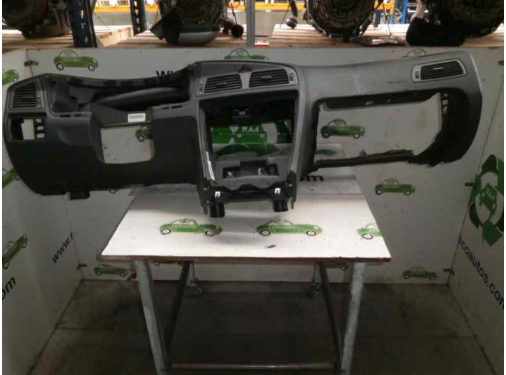 Recambio de salpicadero para volvo s60 berlina 2.4 diesel cat referencia OEM IAM 39985180  