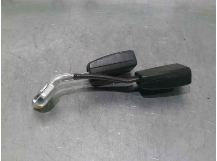 Recambio de enganche cinturon para seat exeo berlina (3r2) style referencia OEM IAM 3R0857739  4 PUERTAS