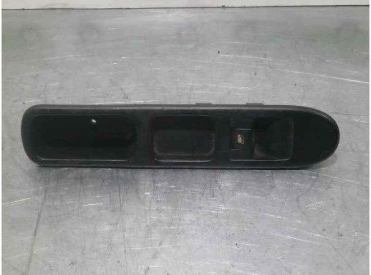 Replacement front right window switch for Peugeot 307 Break / SW (S1) 2.0 HDI CAT OEM IAM reference 96351625XT 02808 