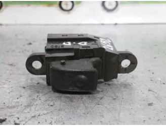 Replacement front right window lift switch for Hyundai H 1 2.5 diesel OEM IAM reference 935804A000 