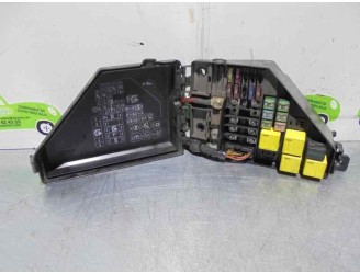 Recambio de caja reles / fusibles para mg serie 25 (rf) classic (5-ptas.) referencia OEM IAM YQE103730 