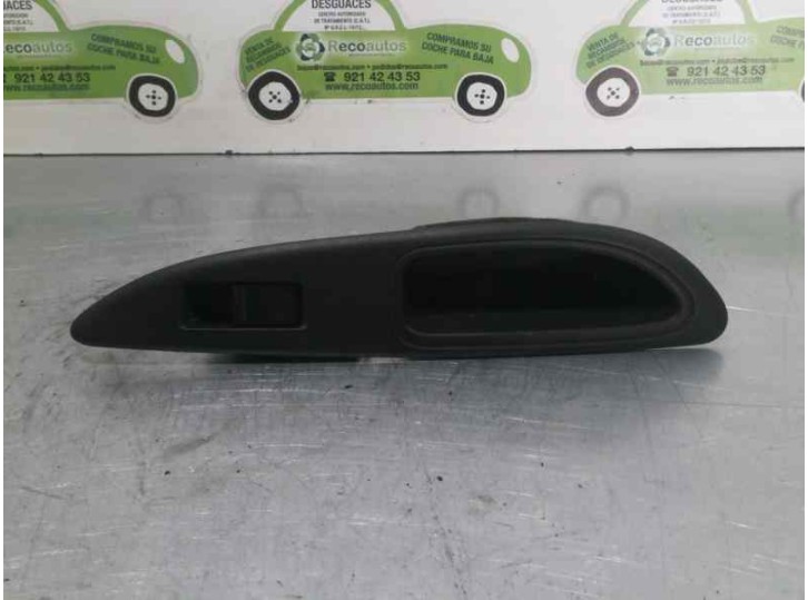 Replacement rear left window lift switch for Nissan Primera sedan (P12) 1.9 16V turbodiesel cat OEM IAM reference 2541