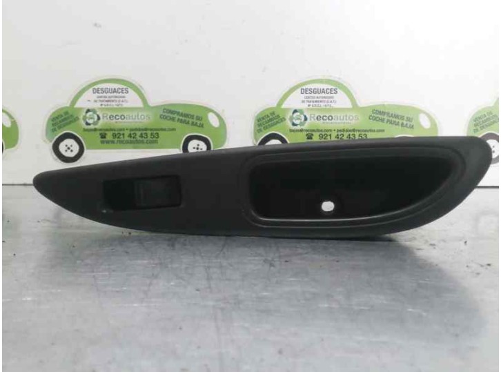 Replacement rear right window lift switch for Nissan Primera sedan (P12) 1.9 16V turbodiesel cat OEM IAM reference 25411A