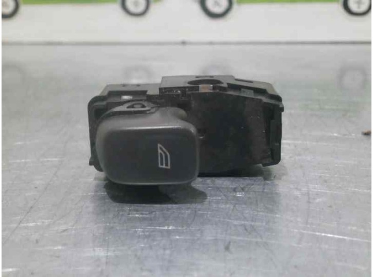 Recambio de mando elevalunas trasero derecho para volvo s60 berlina 2.4 cat referencia OEM IAM 9472275 