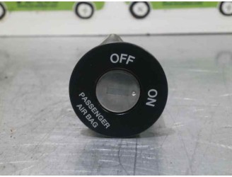Recambio de boton airbag para hyundai i30 1.6 crdi cat referencia OEM IAM 