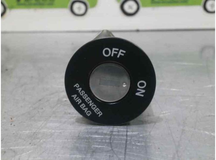 Recambio de boton airbag para hyundai i30 1.6 crdi cat referencia OEM IAM 