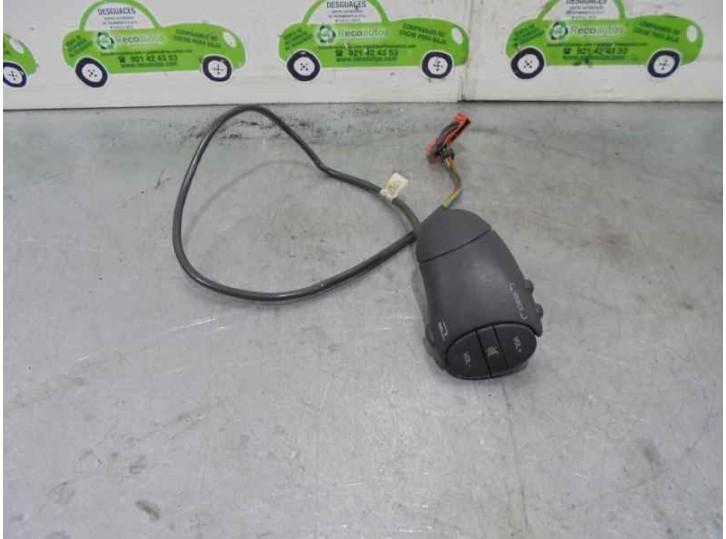 Replacement steering wheel radio control for Renault Clio II Phase I (B/CBO) 1.9 D Alize OEM IAM reference 7700432659D 