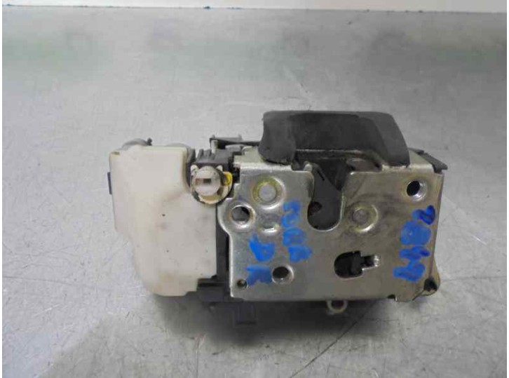 Replacement front right door lock for Fiat Doblò Cargo (223) 1.9 JTD cat OEM IAM reference 4 PINS 5 DOORS