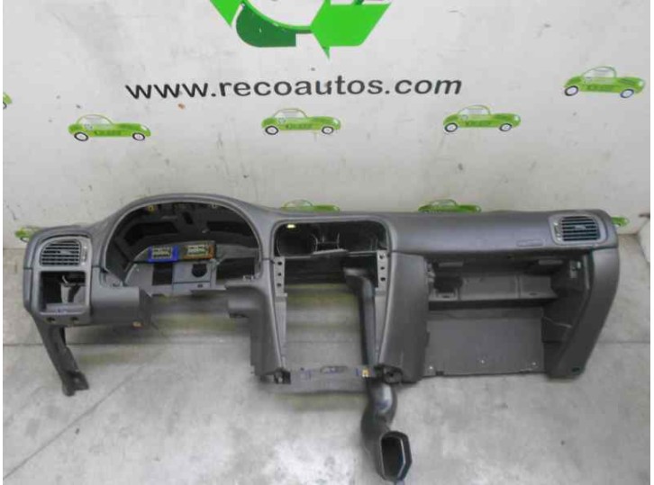 Recambio de salpicadero para volvo s40 berlina 1.8 16v cat referencia OEM IAM 