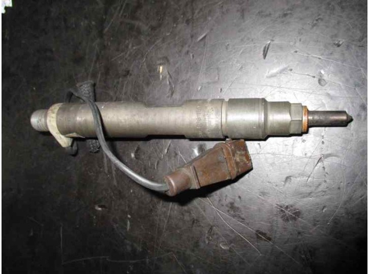 Replacement injector for Seat Ibiza (6K1) 1.9 TDI OEM IAM reference 038130201F 0432193235 BOSCH