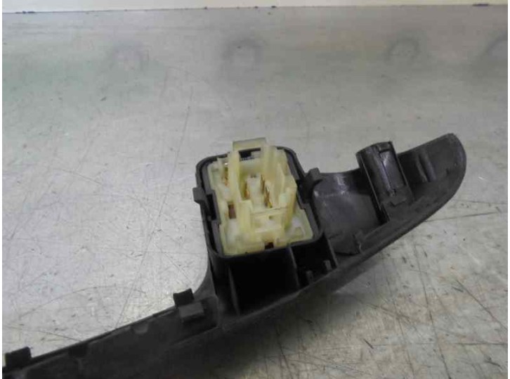 Recambio de mando elevalunas trasero derecho para volkswagen golf iii berlina (1h1) gti referencia OEM IAM 1H4867198 5 PUERTAS