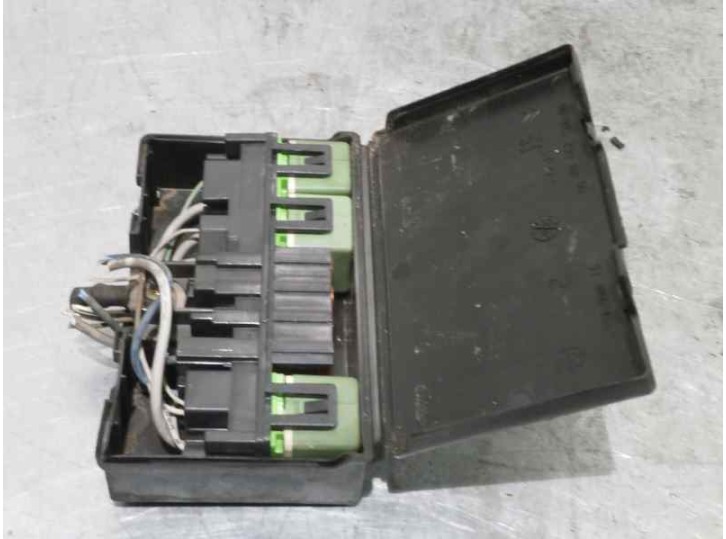 Recambio de caja reles / fusibles para citroën c5 berlina 2.0 hdi sx referencia OEM IAM 16268377 