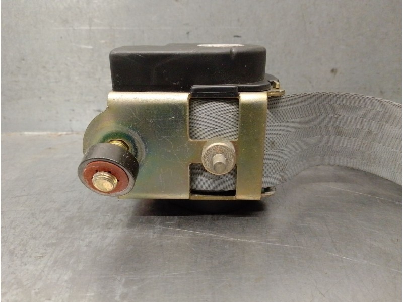 Recambio de cinturon seguridad trasero derecho para kia pride station wagon 1.3 referencia OEM IAM KK10257710A04 0428080 