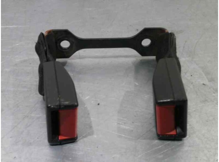 Recambio de enganche cinturon para opel tigra 1.4 16v referencia OEM IAM 90389749 TRA CENTRAL 3 PUERTAS