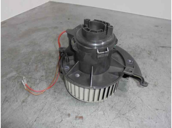 Recambio de motor calefaccion para opel astra g berlina 1.7 turbodiesel cat (x 17 dtl / 2h8) referencia OEM IAM 52475648 80580 T