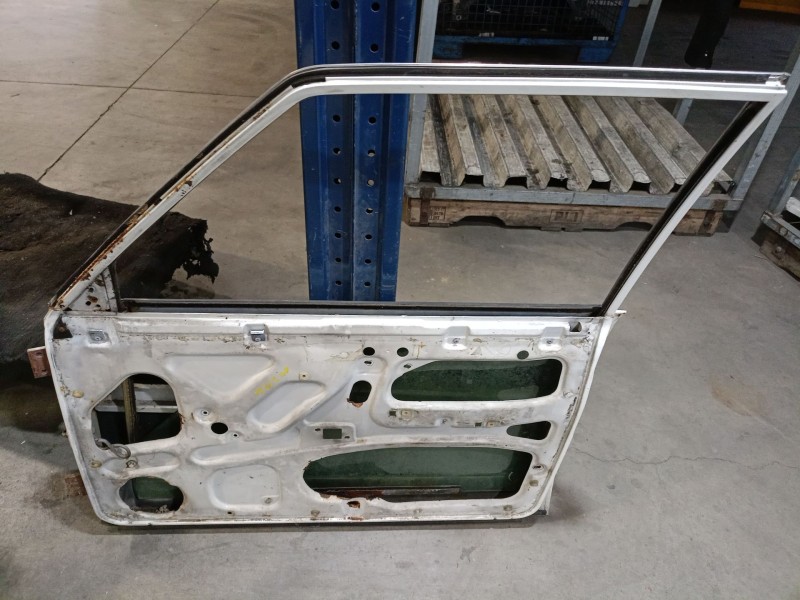 Recambio de puerta delantera derecha para seat seat 131 supermiraflori seat 131 referencia OEM IAM   
