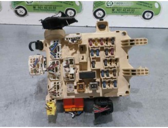 Recambio de caja reles / fusibles para toyota corolla (e11) 1.4 16v cat referencia OEM IAM 8264112150 2410000100 FUJITSU