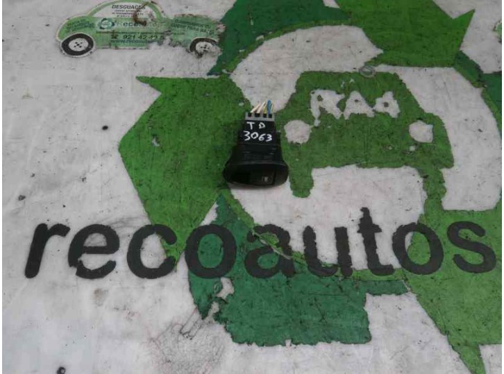 Recambio de mando elevalunas trasero derecho para citroën c3 pluriel 1.6 16v cat (nfu / tu5jp4) referencia OEM IAM 