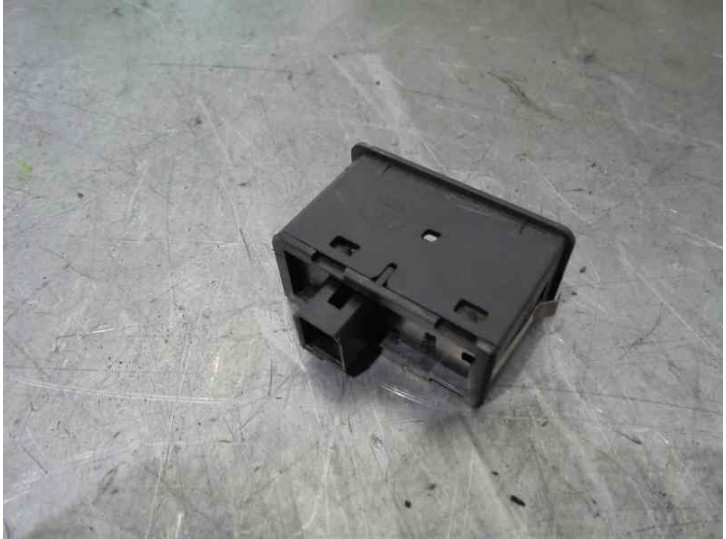 Recambio de mando elevalunas trasero derecho para opel astra h berlina elegance referencia OEM IAM 13228882 