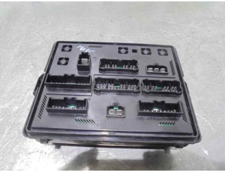 Recambio de caja reles / fusibles para ssangyong rexton 2.7 turbodiesel cat referencia OEM IAM 8212008B10 