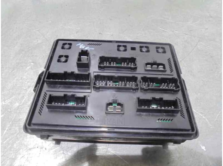 Recambio de caja reles / fusibles para ssangyong rexton 2.7 turbodiesel cat referencia OEM IAM 8212008B10 