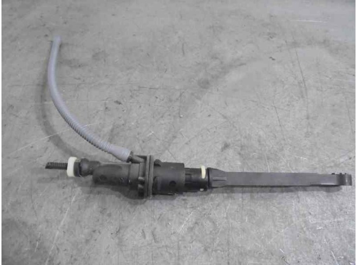 Recambio de bomba embrague para peugeot 207 1.4 hdi referencia OEM IAM 9672094480  