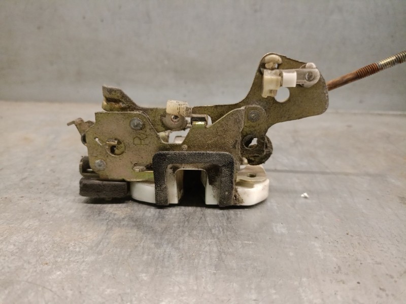 Recambio de cerradura puerta trasera derecha para kia pride station wagon 1.3 referencia OEM IAM KK15372310C KK15372310C 