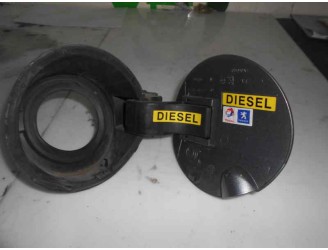 Recambio de tapa exterior combustible para peugeot 308 confort referencia OEM IAM 1517F4 GRIS OSCURA 