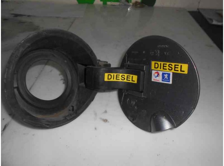 Recambio de tapa exterior combustible para peugeot 308 confort referencia OEM IAM 1517F4 GRIS OSCURA 