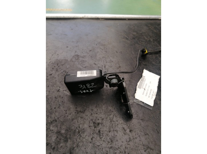 Recambio de enganche cinturon para peugeot 207 1.4 hdi referencia OEM IAM 96498079XX  5 PUERTAS