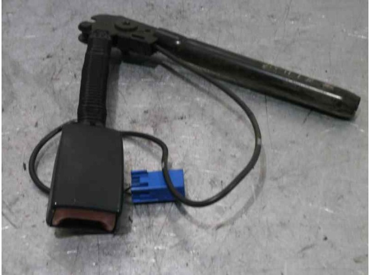 Recambio de enganche cinturon para mazda 3 berlina (bk) 1.6 16v cat referencia OEM IAM   5 PUERTAS