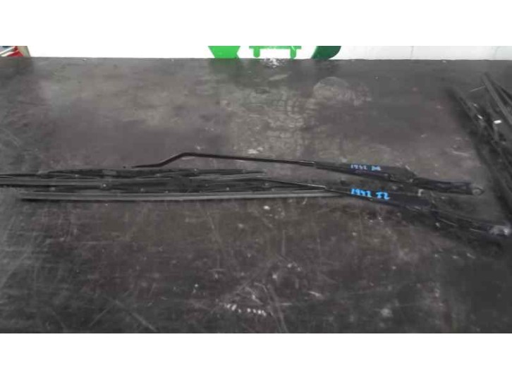 Recambio de brazo limpia delantero derecho para citroën berlingo 1.9 diesel referencia OEM IAM 