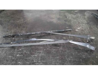 Recambio de brazo limpia delantero derecho para iveco 30 8 1 2.5 referencia OEM IAM 