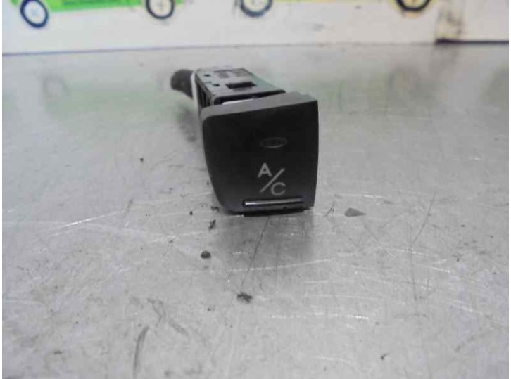 Recambio de mandos salpicadero para kia picanto 1.1 cat referencia OEM IAM 