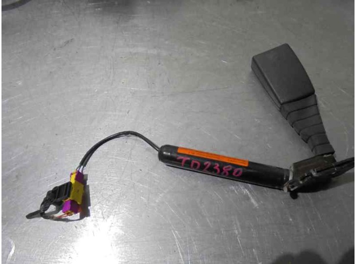 Recambio de enganche cinturon para opel vectra c berlina comfort referencia OEM IAM B9022830932 2446329 5 PUERTAS