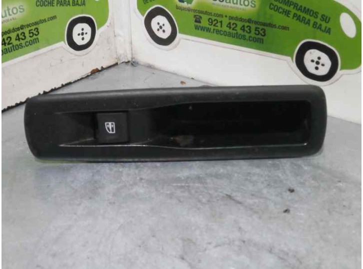 Recambio de mando elevalunas trasero izquierdo para renault megane iii berlina 5 p tomtom edition referencia OEM IAM 829500004R 