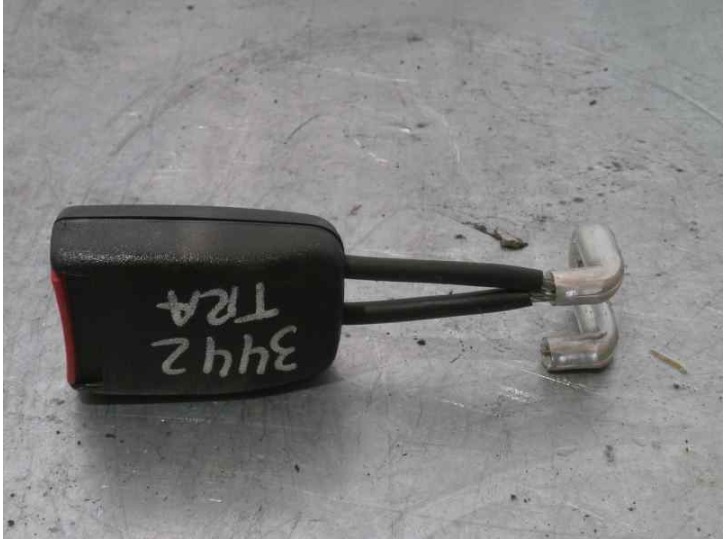 Recambio de enganche cinturon para volkswagen passat berlina (3b3) 1.9 tdi referencia OEM IAM 3B0857740  4 PUERTAS