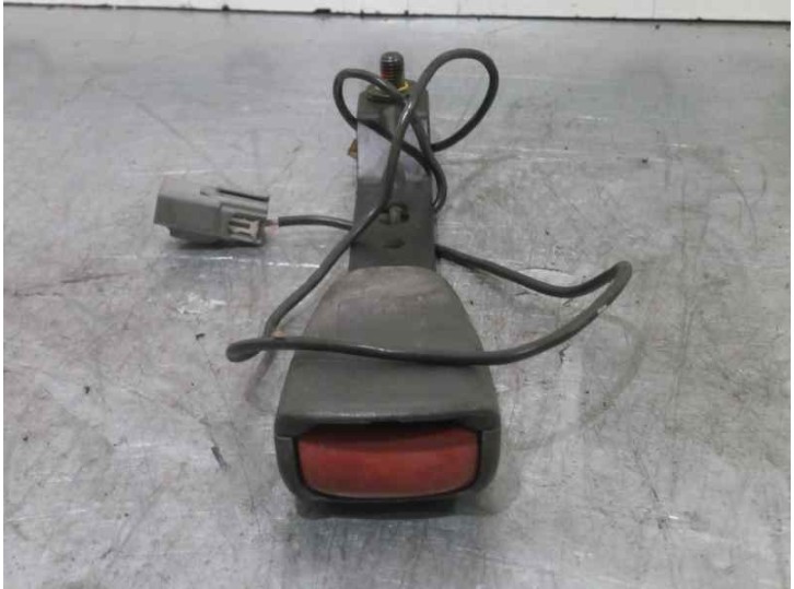 Recambio de enganche cinturon para volvo s70 berlina 2.5 cat referencia OEM IAM 981002 4 PUERTAS