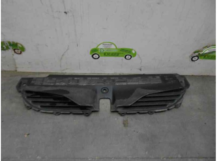 Replacement front grille for Daewoo Lanos 1.5 CAT OEM IAM reference 