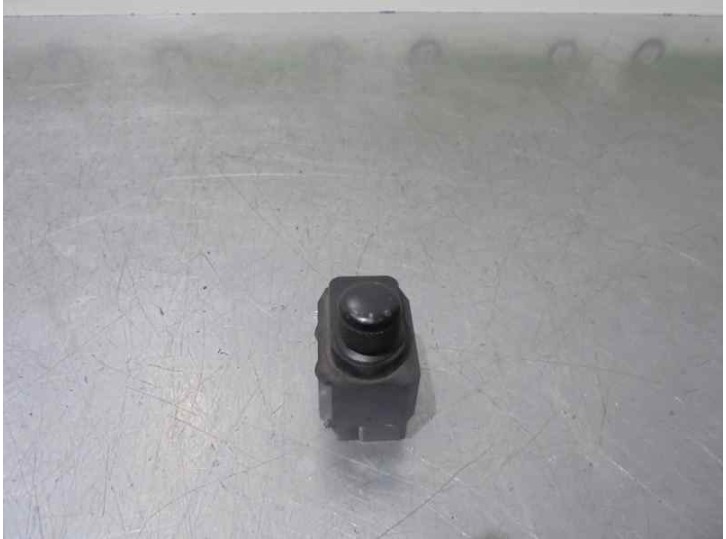 Replacement mirror control switch for Suzuki Swift saloon (MZ) 1.3 16V cat OEM IAM reference 62J003624T 