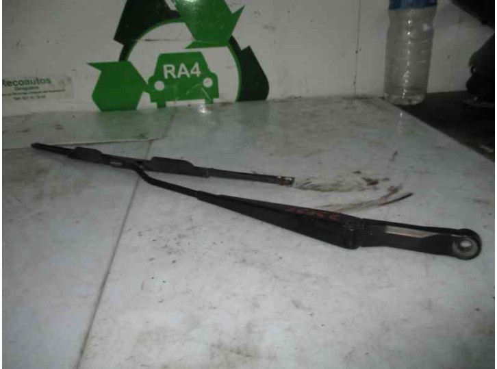 Recambio de brazo limpia delantero derecho para renault megane ii classic berlina confort dynamique referencia OEM IAM 
