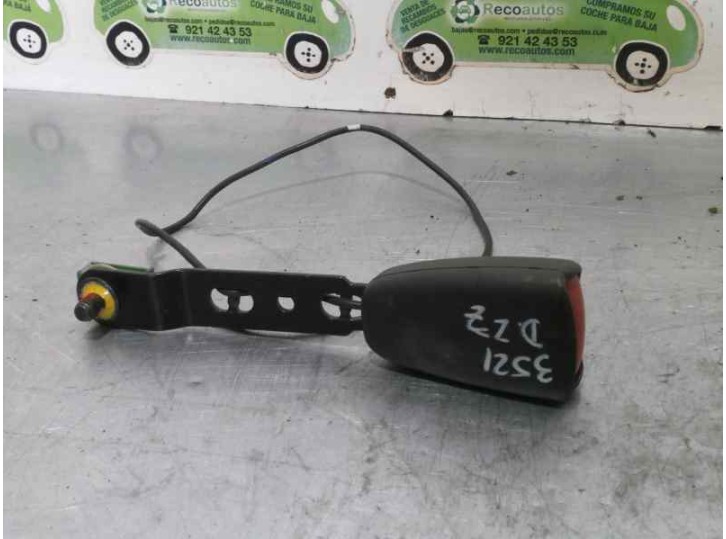 Recambio de enganche cinturon para volvo s80 berlina 2.4 diesel cat referencia OEM IAM 8639401  4 PUERTAS