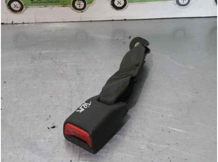 Recambio de enganche cinturon para hyundai sonata (y2) 2.0 cat referencia OEM IAM 898403C020LK  4 PUERTAS