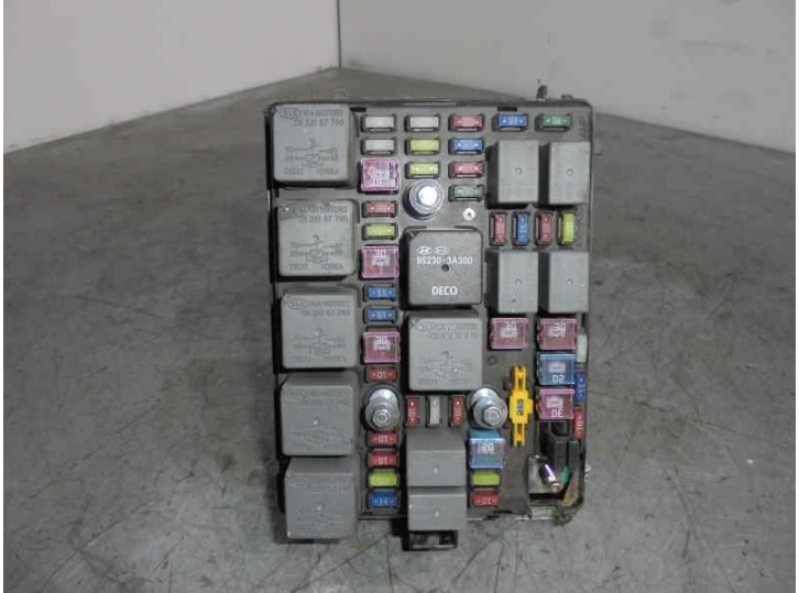 Recambio de caja reles / fusibles para kia carens 2.0 turbodiesel cat referencia OEM IAM 03206MAK3209 0K2KB 