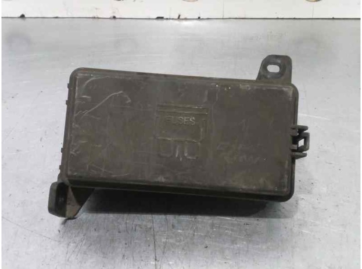 Recambio de caja reles / fusibles para mg serie 200 (xw) 1.6 cat referencia OEM IAM YQH100760 144528010598 