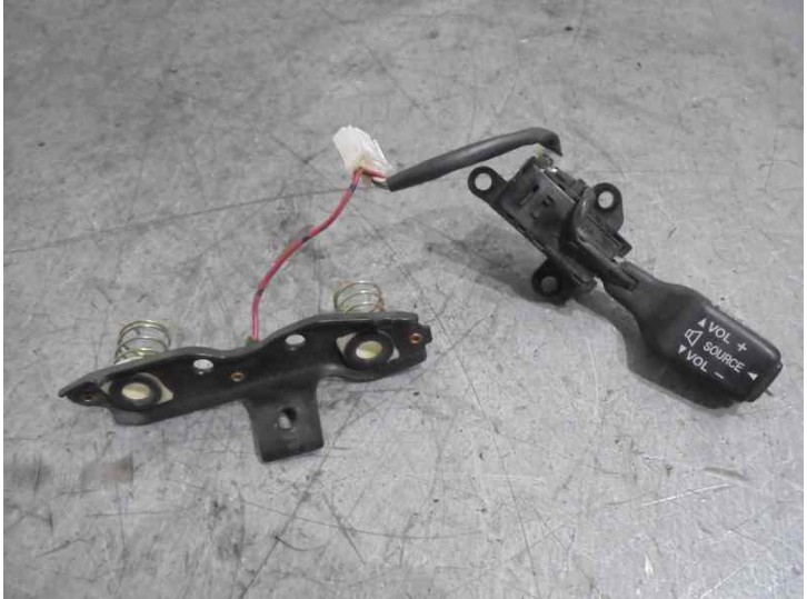 Recambio de mando radio volante para mazda premacy (cp) 2.0 turbodiesel referencia OEM IAM 0500A06 