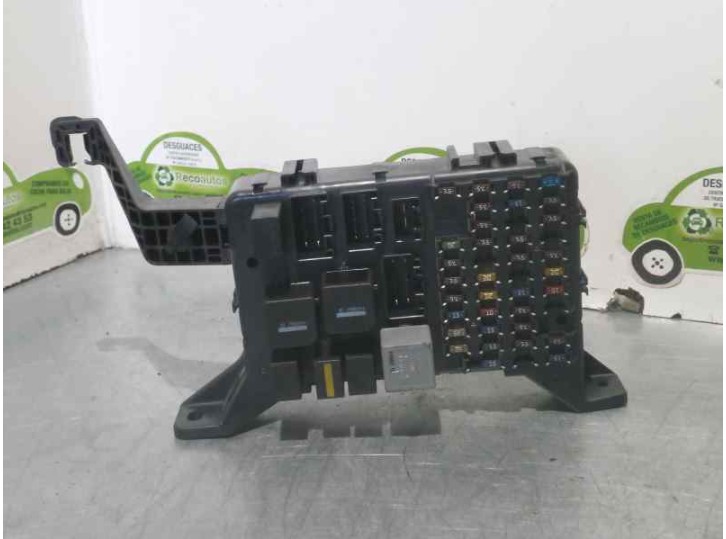Recambio de caja reles / fusibles para ford mondeo iii (b5y) 2.0 tdci referencia OEM IAM 4S7T14A073AA 3I1021244 