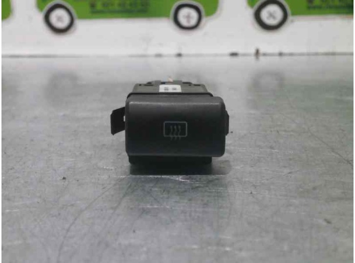 Replacement rear window heater button for Seat Ibiza (6L1) 1.9 TDI OEM IAM reference 6L1959621 