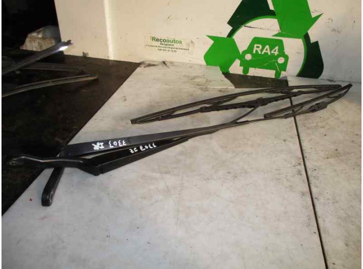 Recambio de brazo limpia delantero derecho para peugeot 206 sw 1.4 hdi referencia OEM IAM 