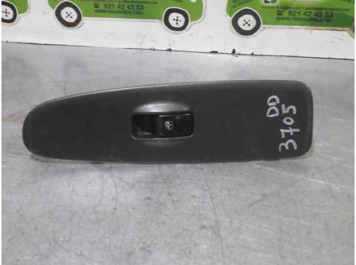 Replacement front right window regulator switch for Hyundai Elantra (XD) 2.0 CRDi CAT OEM IAM reference 935782D000 612W09900 